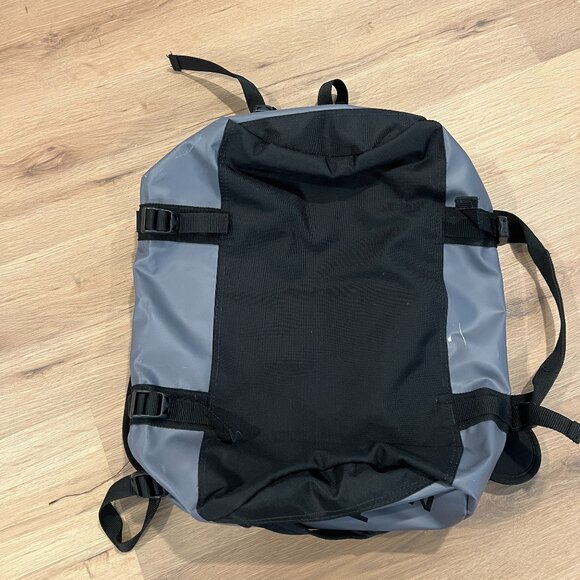 The North Face Expandable Backpack Grey Black - Picture 2 of 5